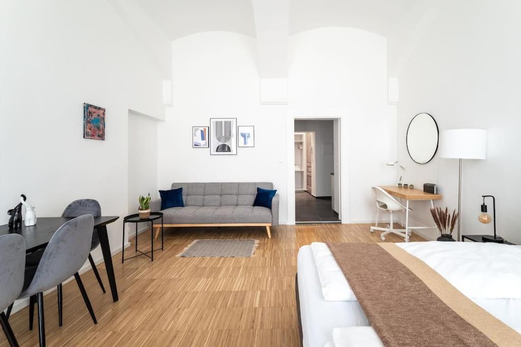 Neat Steps To Center By Hm Apartment Wien